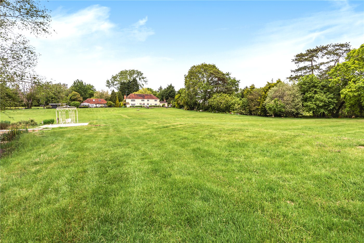 Farnham Road, Holt Pound, Farnham, GU10